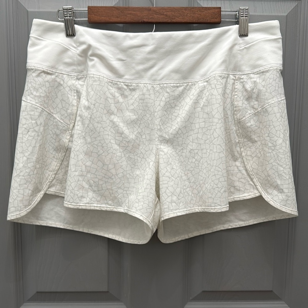 Calia Carrie Underwood Mosaic Pure White performance shorts
